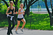 Jogging around the park to achieve natural beauty Jogging around the park to achieve natural beauty